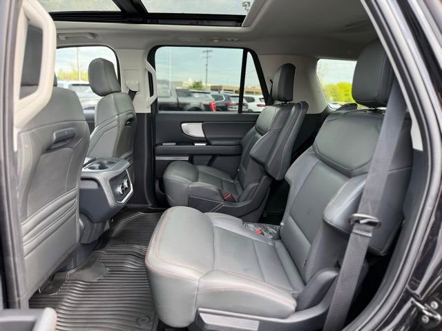 Used 2025 Ford Expedition Active AWD/4WD image 14