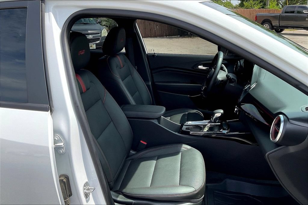 Used 2025 Chevrolet Trax RS w/ Driver Confidence Package FWD image 16