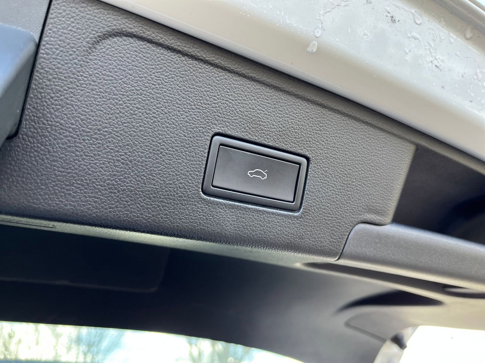 Used 2024 Volkswagen Atlas Cross Sport SE image 24