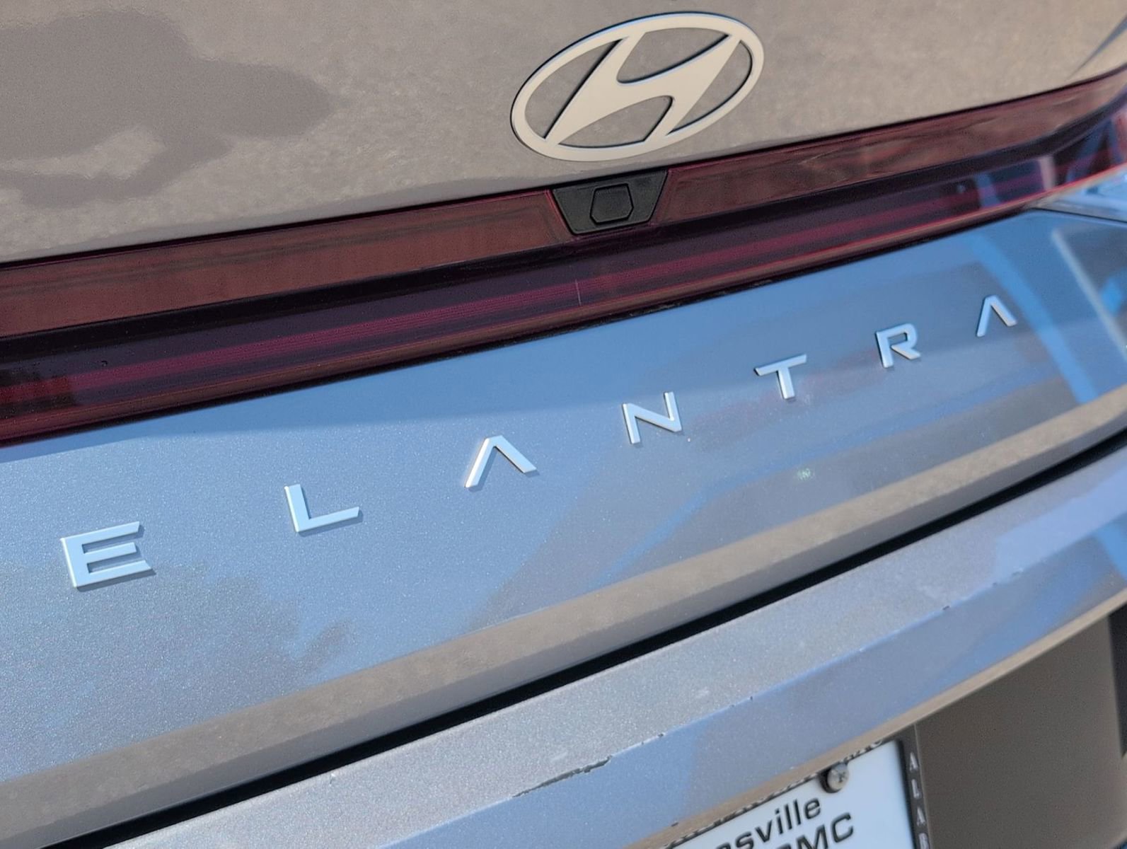 Used 2025 Hyundai Elantra Limited image 10