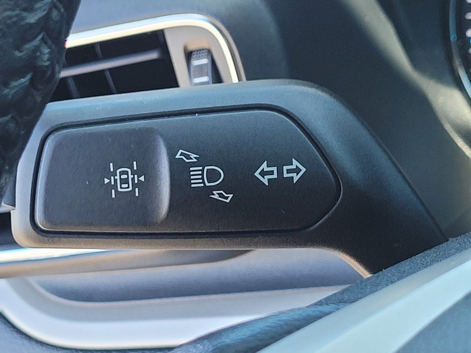 Used 2022 Ford Explorer XLT w/ Equipment Group 202A image 29