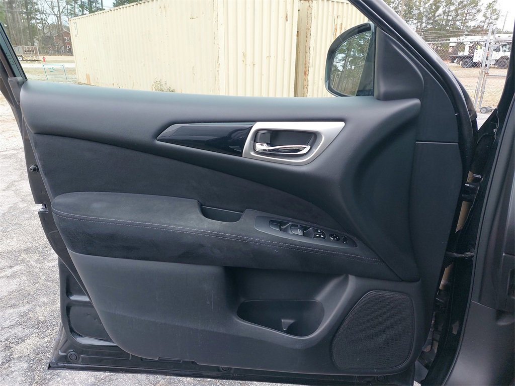 Used 2016 Nissan Pathfinder SV image 43
