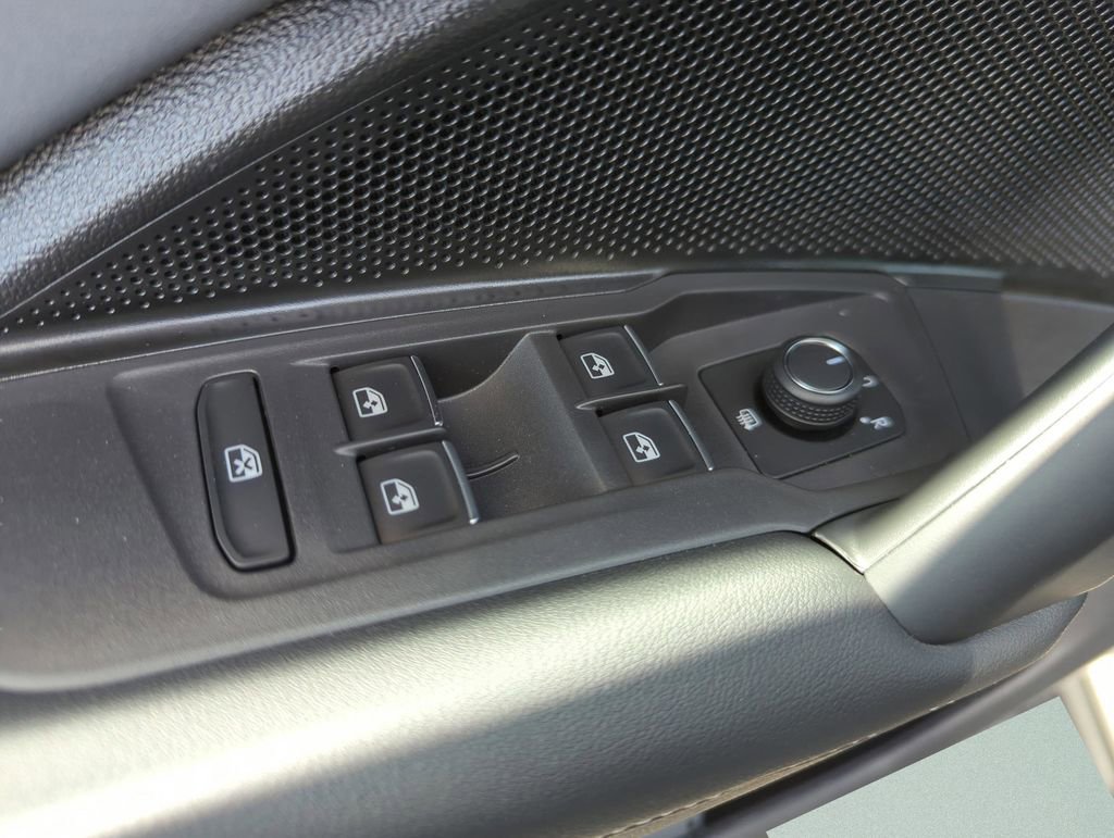 New 2026 Volkswagen Tiguan SE R-Line image 29