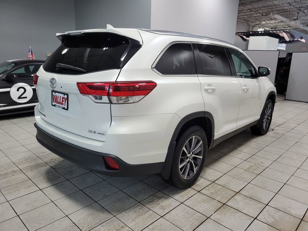 Used 2019 Toyota Highlander XLE image 6