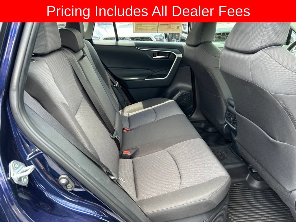 Used 2025 Toyota RAV4 XLE AWD/4WD image 19