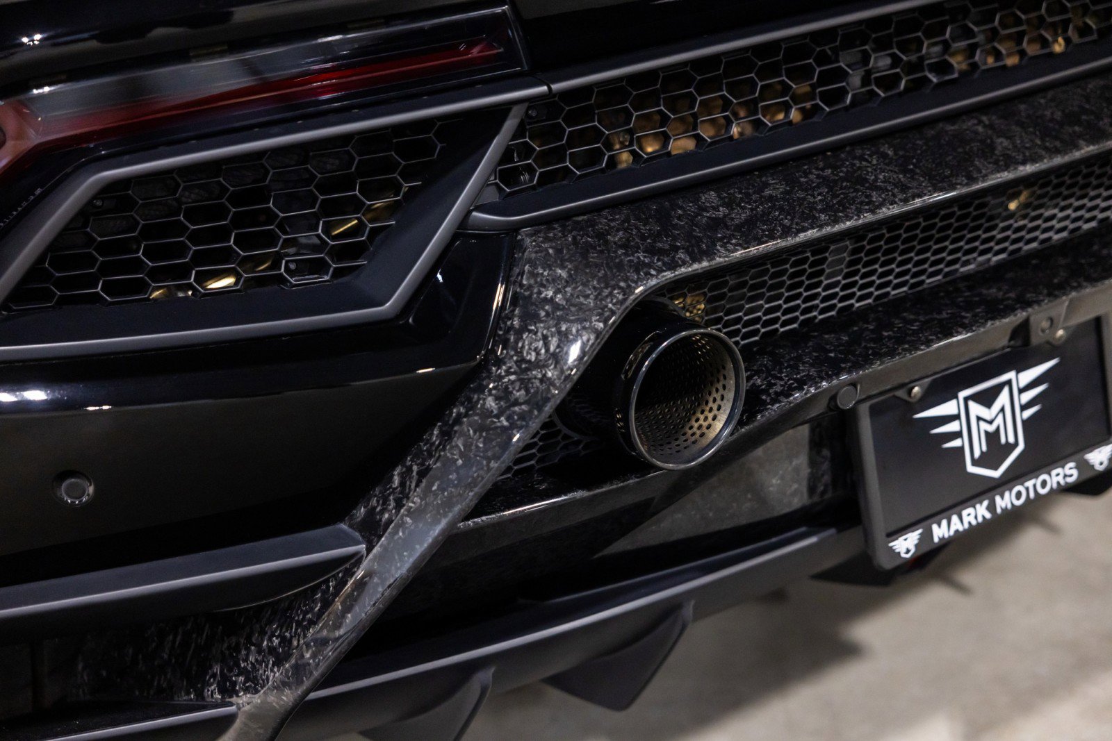 Used 2018 Lamborghini Huracan Performante AWD/4WD image 16