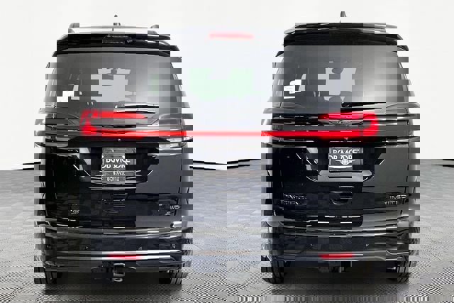 New 2026 Chrysler Pacifica Limited w/ Uconnect Theater Family Group image 5