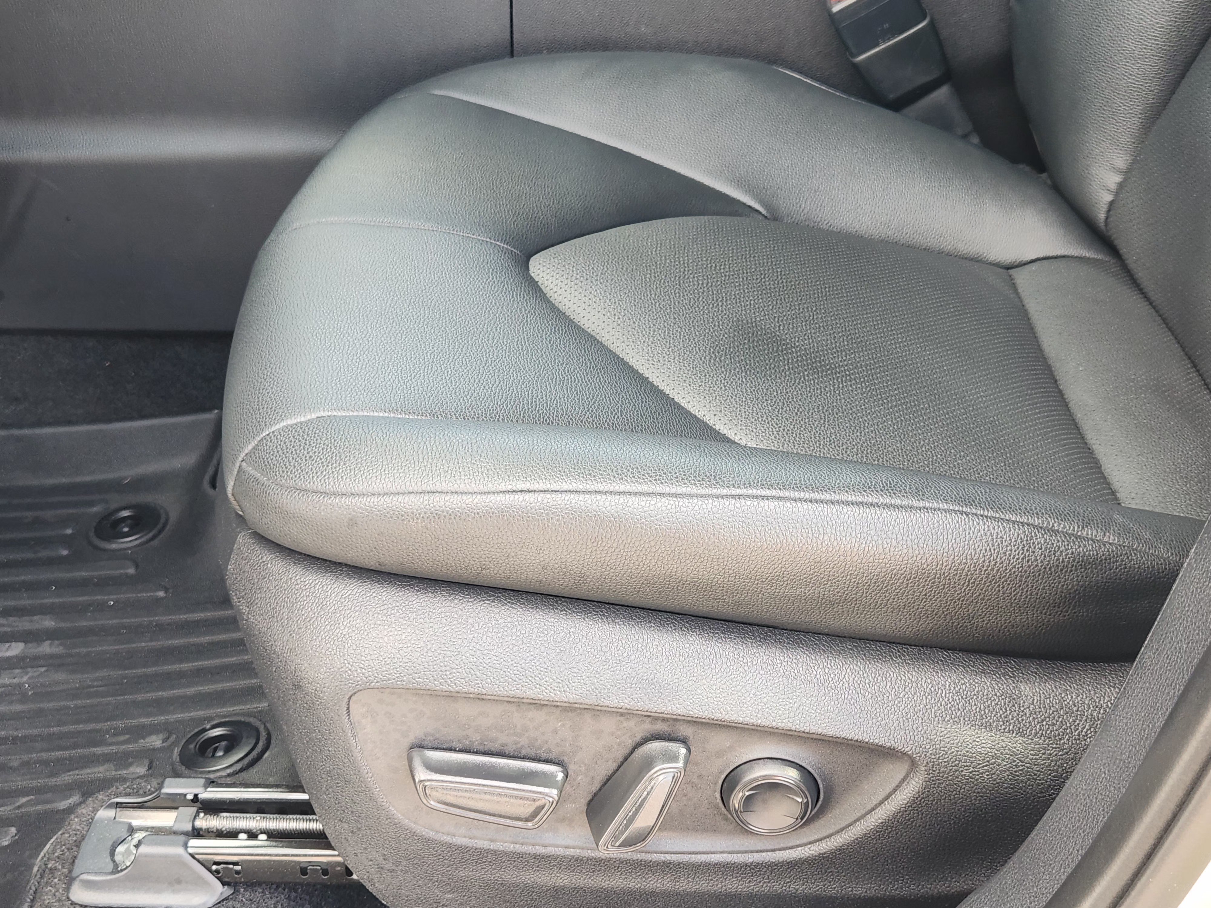 Used 2025 Toyota Grand Highlander AWD Hybrid image 25