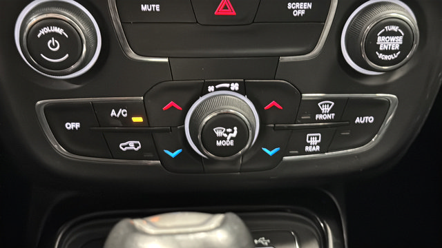 Used 2018 Jeep Compass Limited w/ Navigation Group AWD/4WD image 16