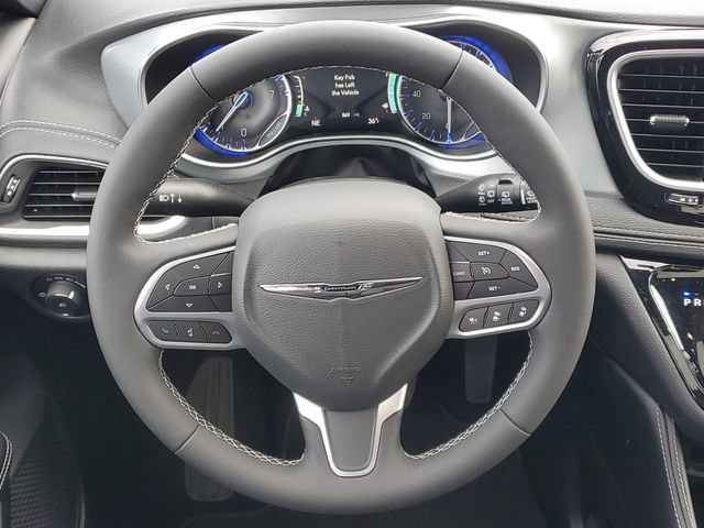 New 2026 Chrysler Pacifica Limited w/ Trailer Tow Group AWD/4WD image 15