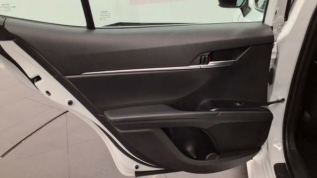 Used 2020 Toyota Camry SE image 17