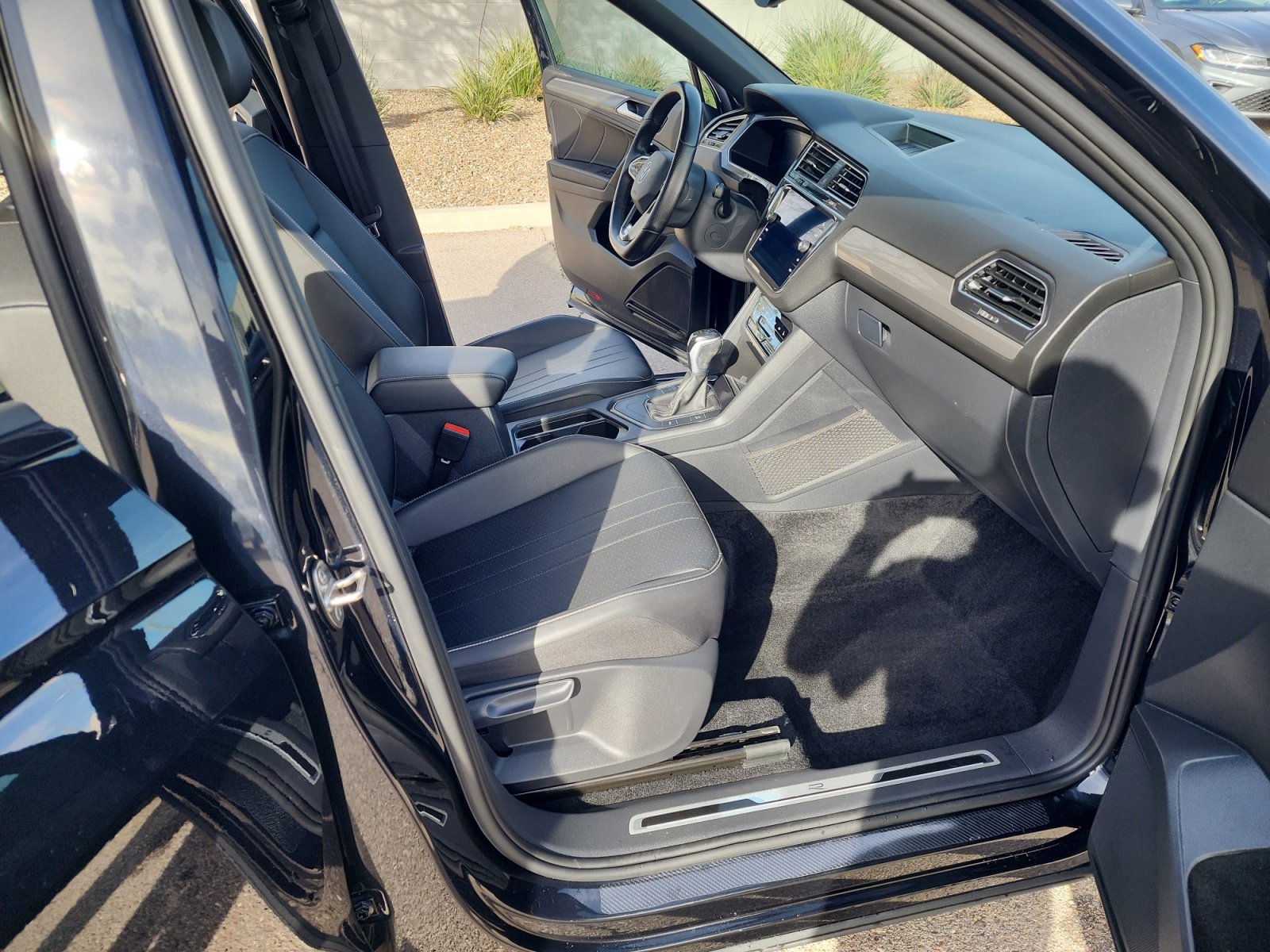 Certified 2023 Volkswagen Tiguan SE R-Line image 19