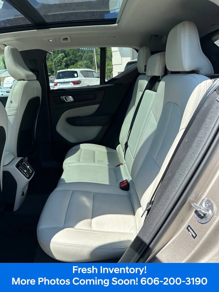 Used 2024 Volvo XC40 B5 Plus AWD/4WD image 12