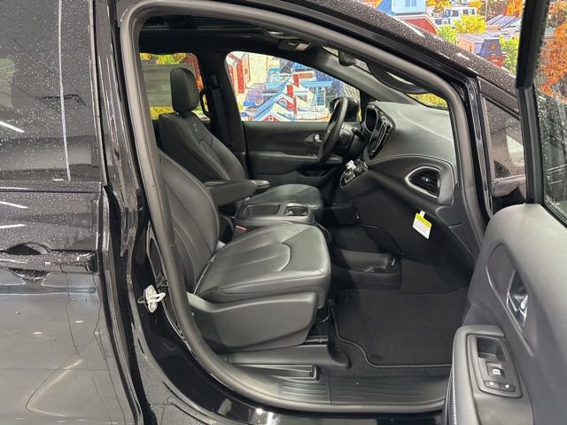 New 2026 Chrysler Pacifica Select w/ S Appearance Package image 50