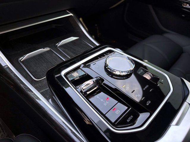 Used 2023 BMW i7 xDrive60 AWD/4WD image 27