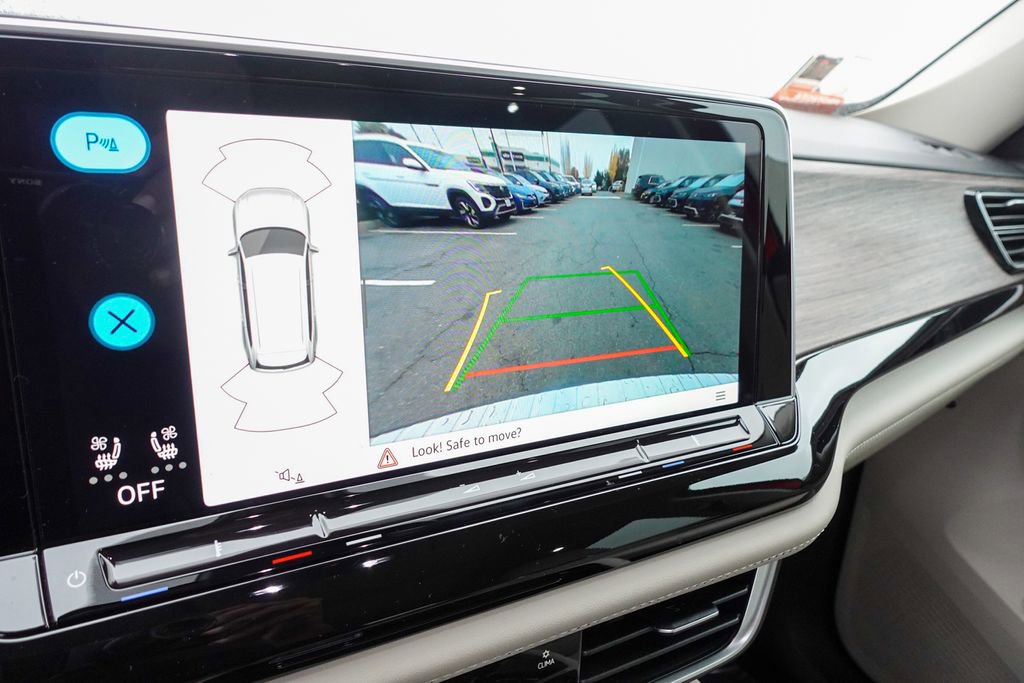 Certified 2025 Volkswagen Atlas SEL image 23