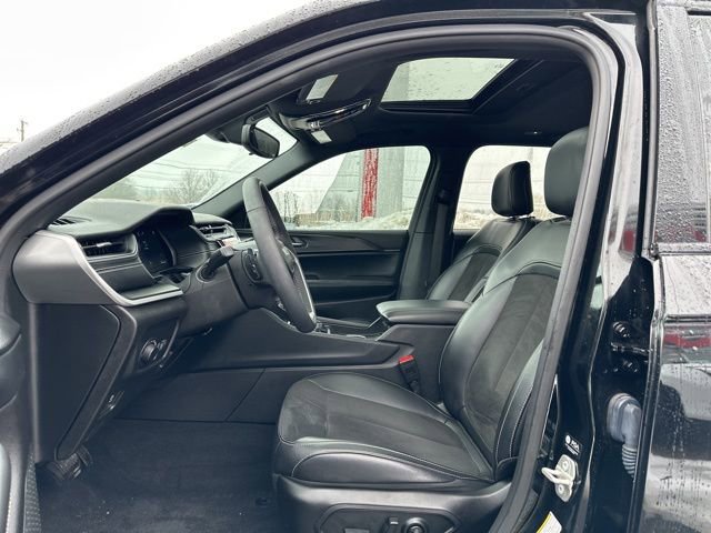 Used 2023 Jeep Grand Cherokee Altitude AWD/4WD image 15