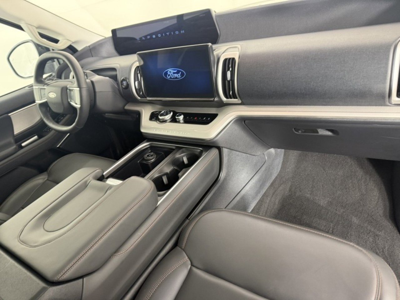 Used 2025 Ford Expedition Active AWD/4WD image 9