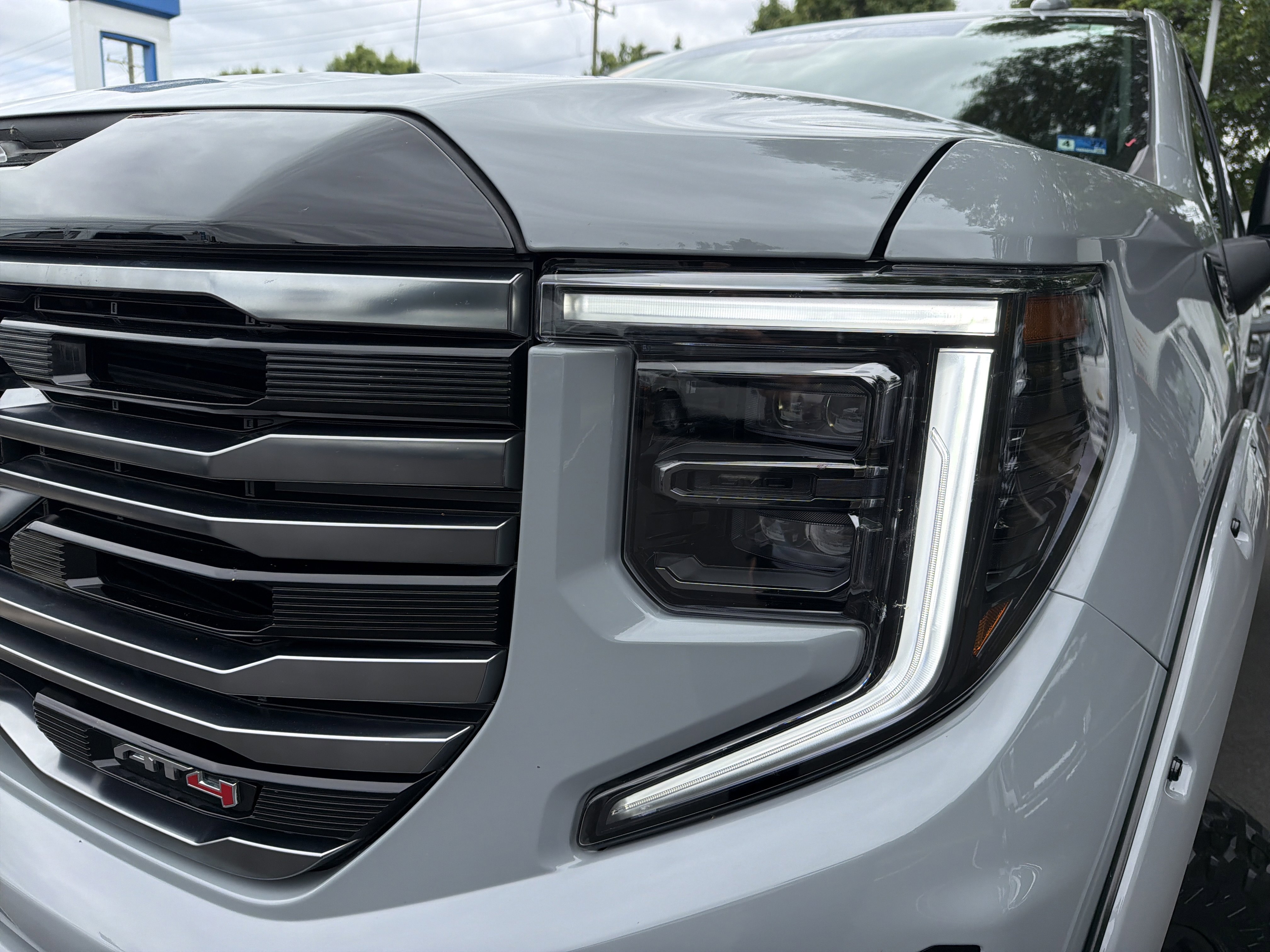 Used 2025 GMC Sierra 1500 AT4 w/ AT4 Premium Package AWD/4WD image 6
