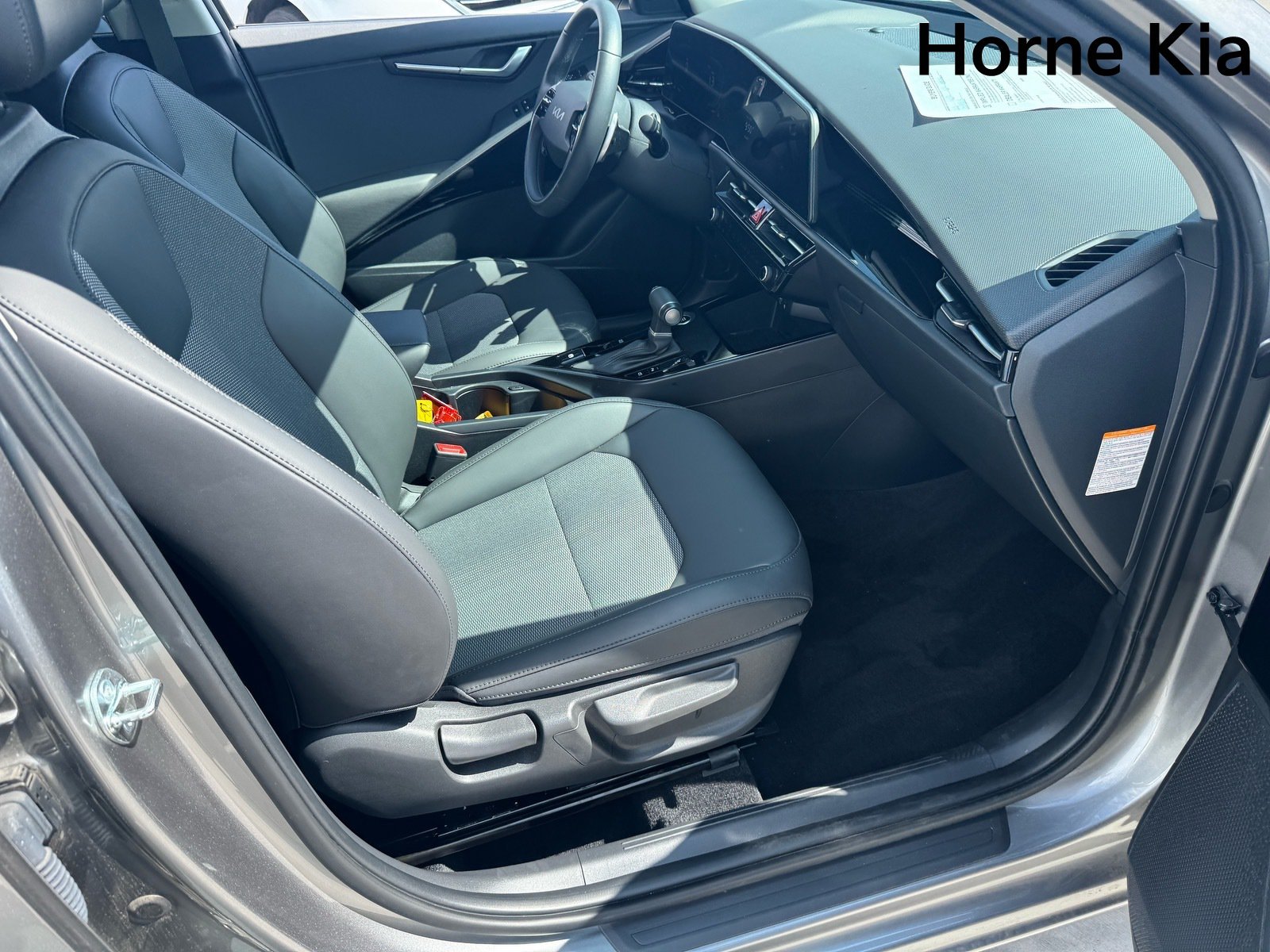 Certified 2025 Kia Niro EX FWD image 27
