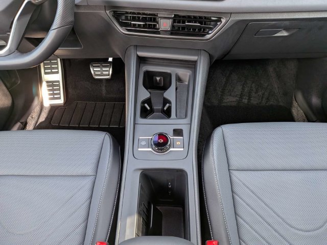Certified 2025 Volkswagen Tiguan SE R-Line FWD image 19