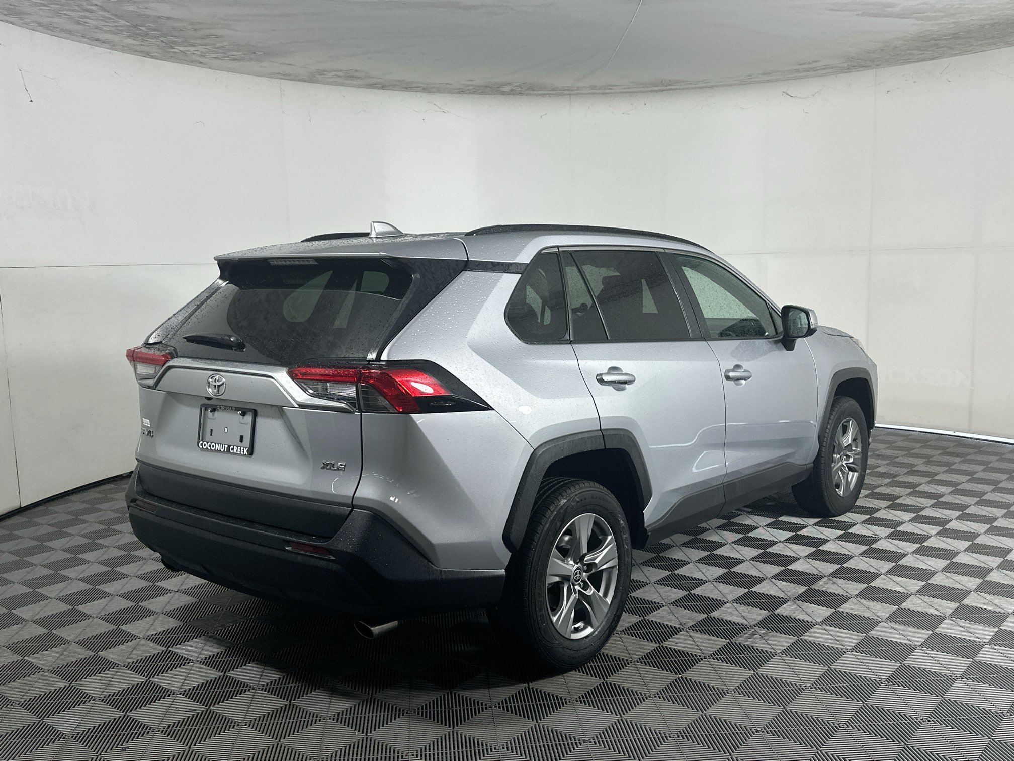 Used 2024 Toyota RAV4 XLE FWD image 3