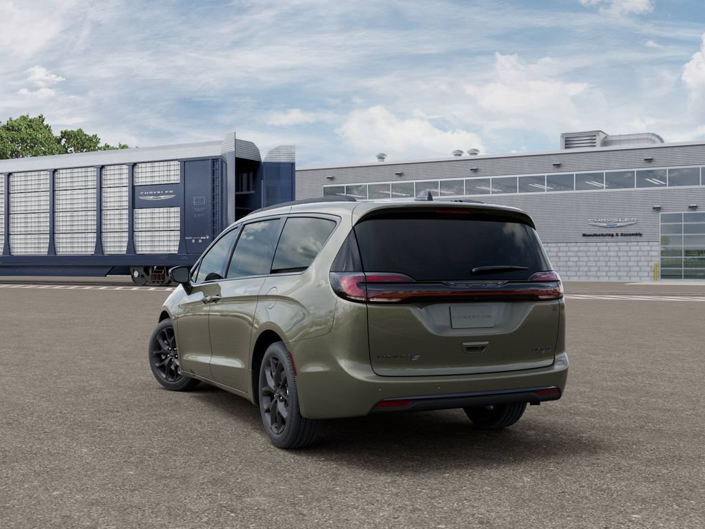 New 2027 Chrysler Pacifica Limited AWD/4WD image 4