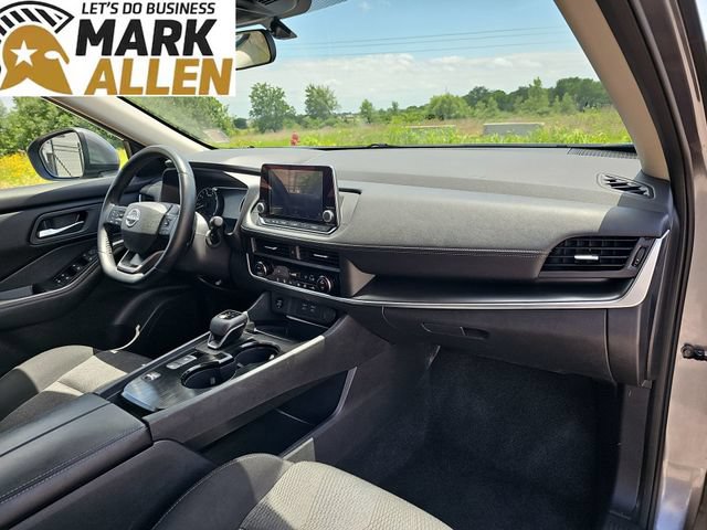 Used 2025 Nissan Rogue SV FWD image 28