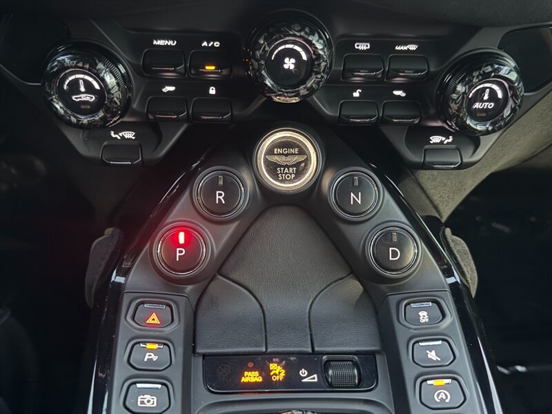 Used 2020 Aston Martin V8 Vantage Coupe RWD image 36