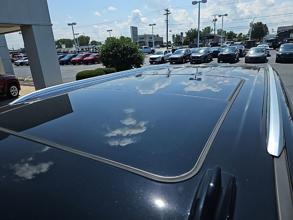 Used 2023 GMC Yukon SLT image 13