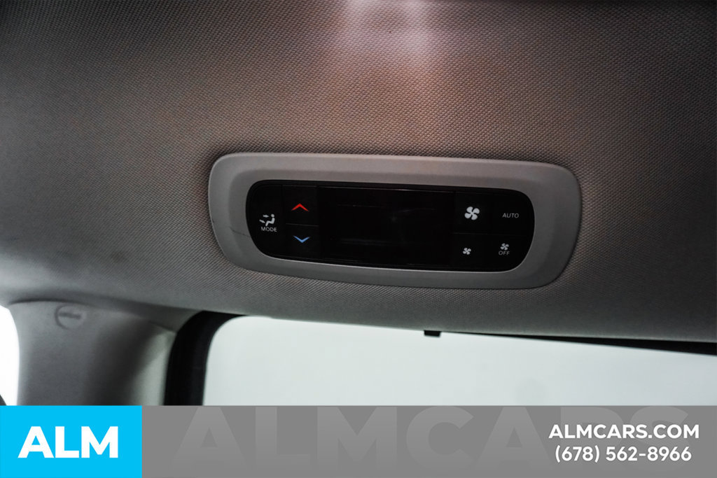 Used 2023 Chrysler Pacifica Touring-L FWD image 46