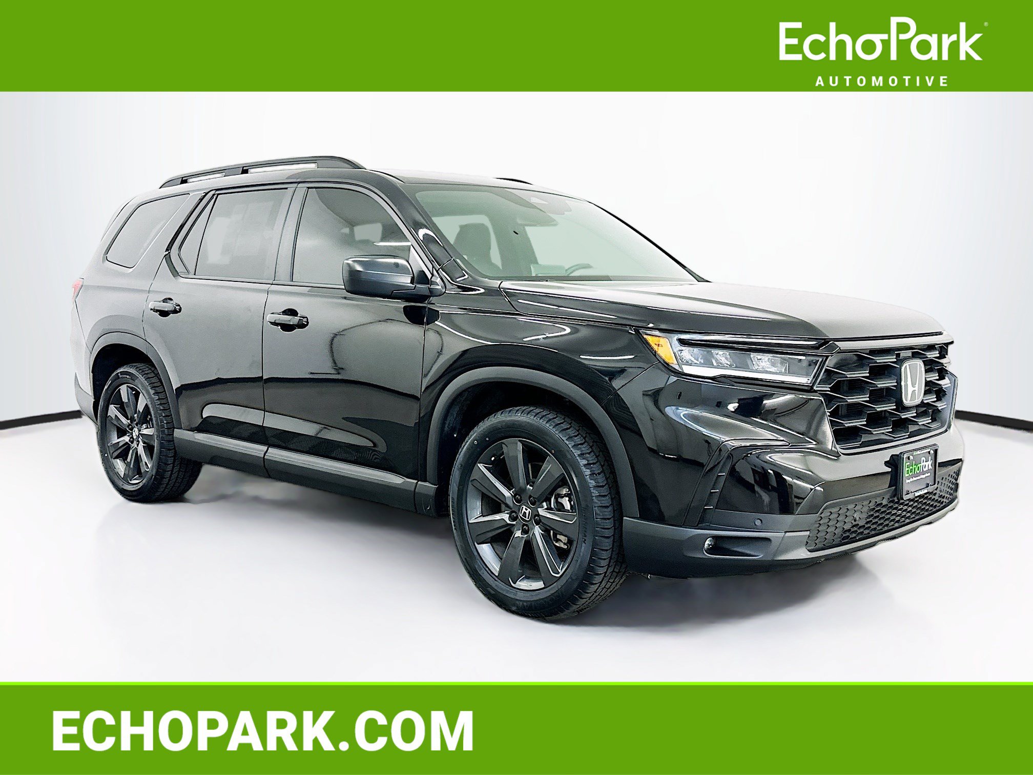 Used 2025 Honda Pilot Sport image 1