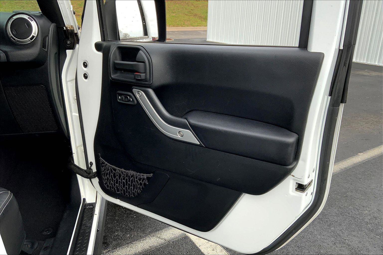 Used 2016 Jeep Wrangler Unlimited Sahara w/ Dual Top Group image 19