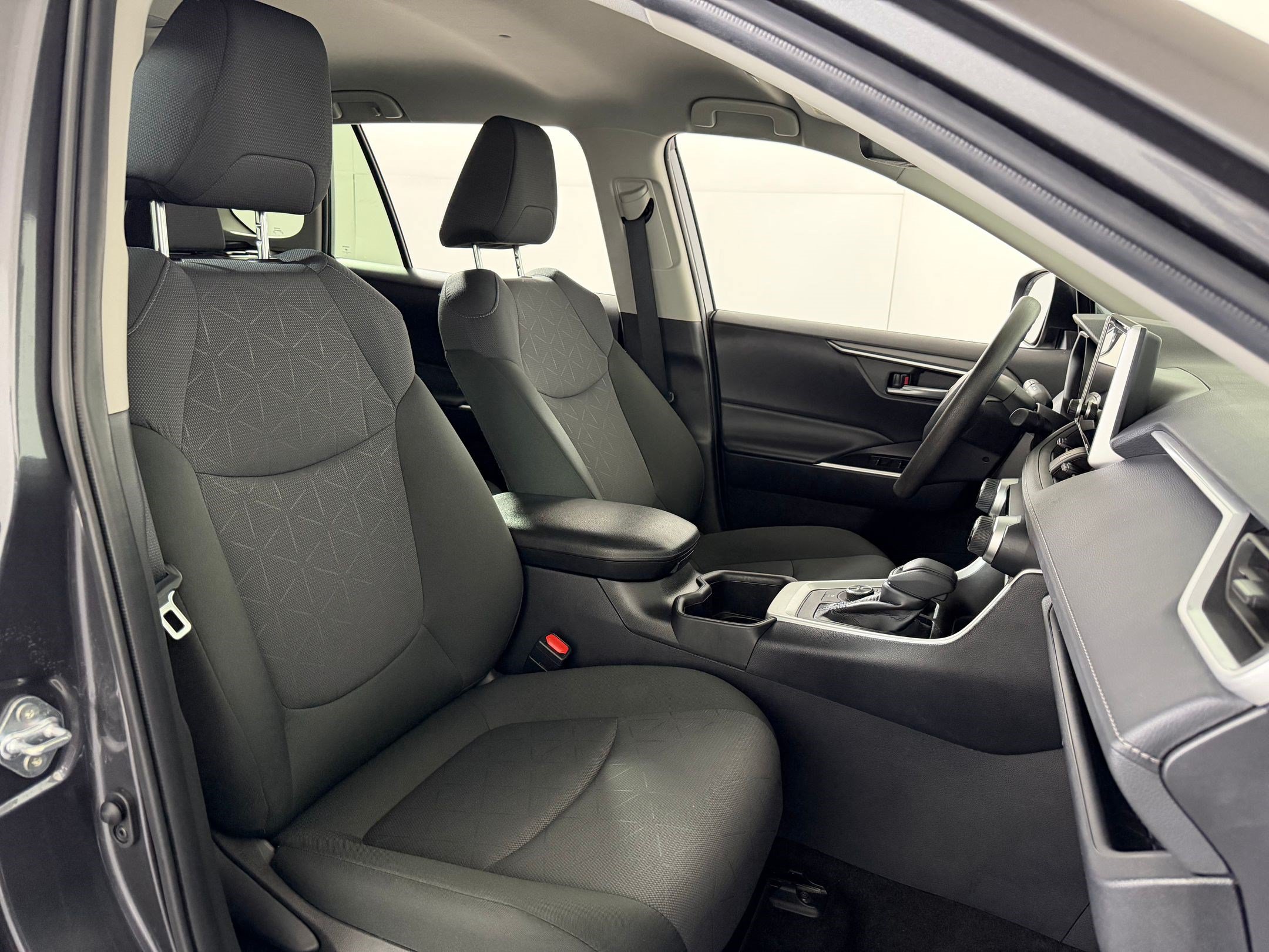 Used 2025 Toyota RAV4 XLE AWD/4WD image 25