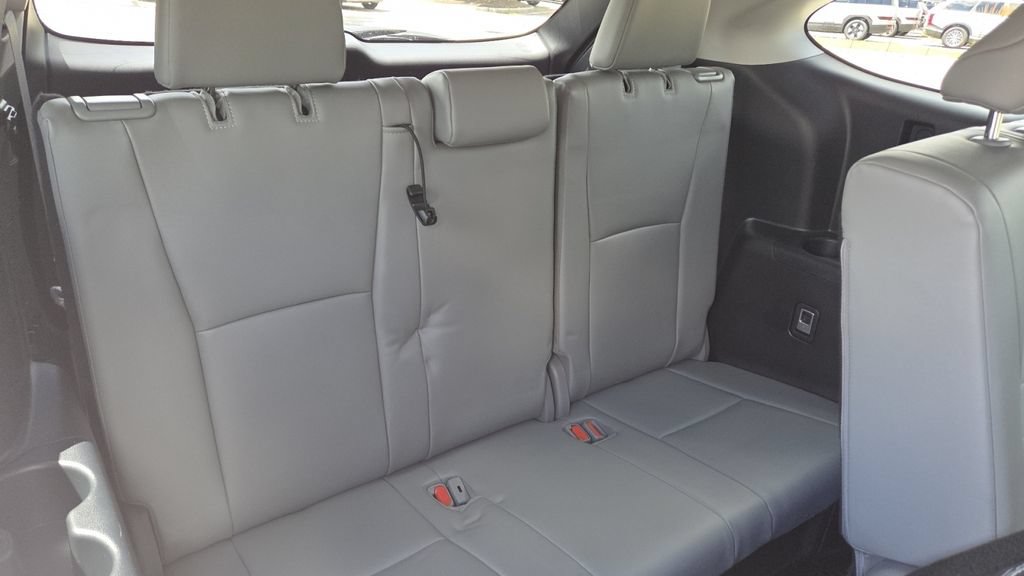 Used 2023 Toyota Highlander XLE FWD image 14