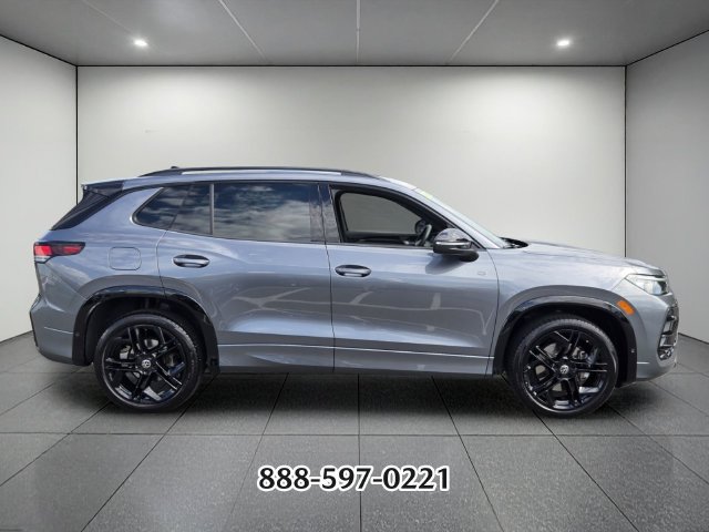 Used 2025 Volkswagen Tiguan SE R-Line AWD/4WD image 6