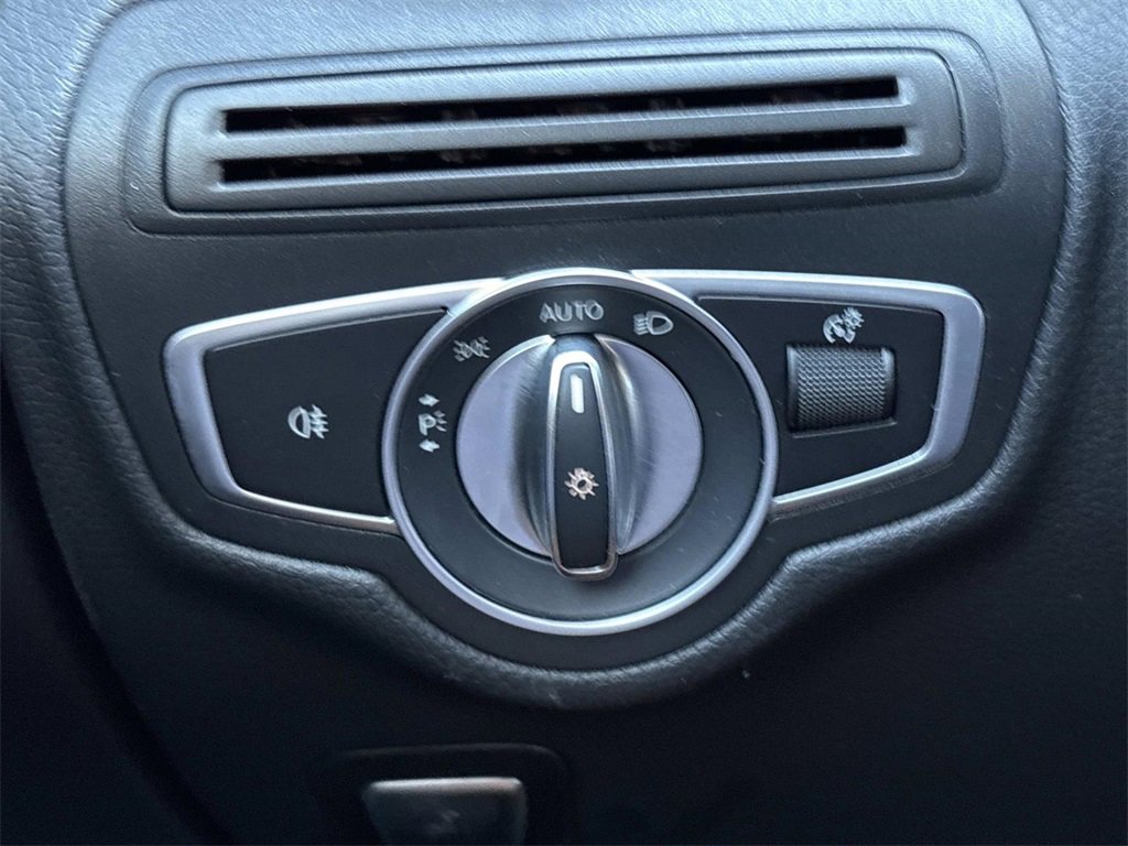 Used 2020 Mercedes-Benz GLC 300 image 31