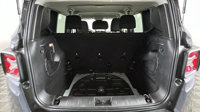 Used 2023 Jeep Renegade Latitude AWD/4WD image 28