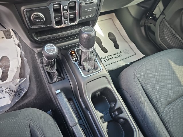 Used 2023 Jeep Gladiator Overland AWD/4WD image 27