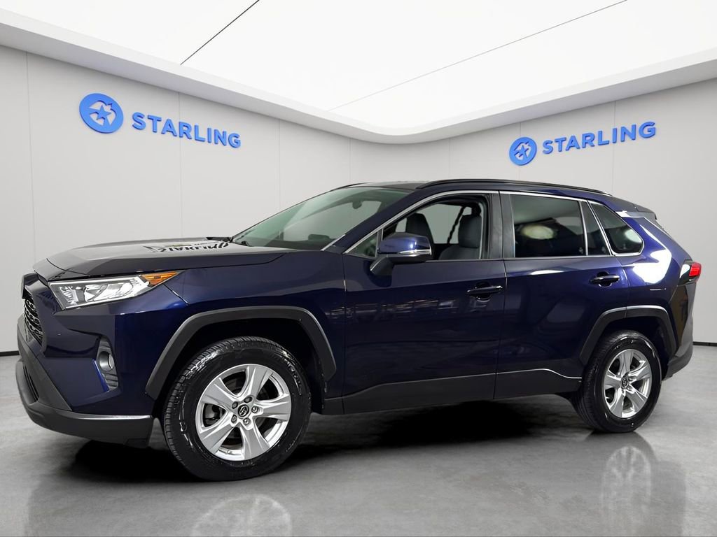 Used 2019 Toyota RAV4 XLE w/ Convenience Package FWD image 2