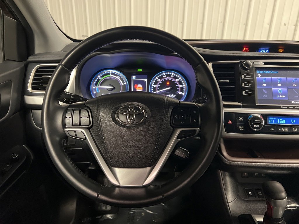 Used 2019 Toyota Highlander XLE image 14