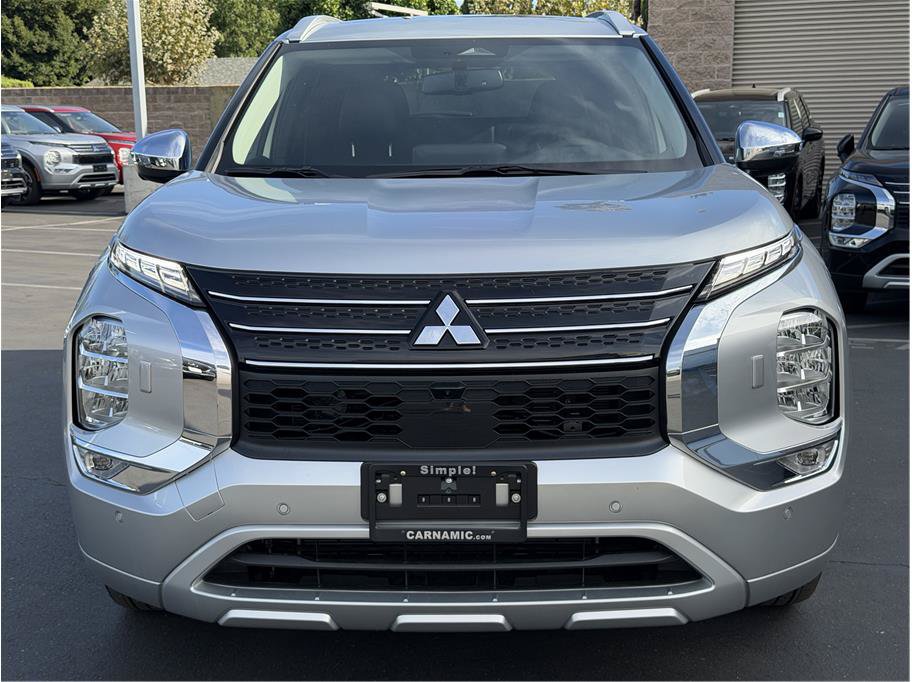 Used 2025 Mitsubishi Outlander 4WD Plug-In Hybrid image 2