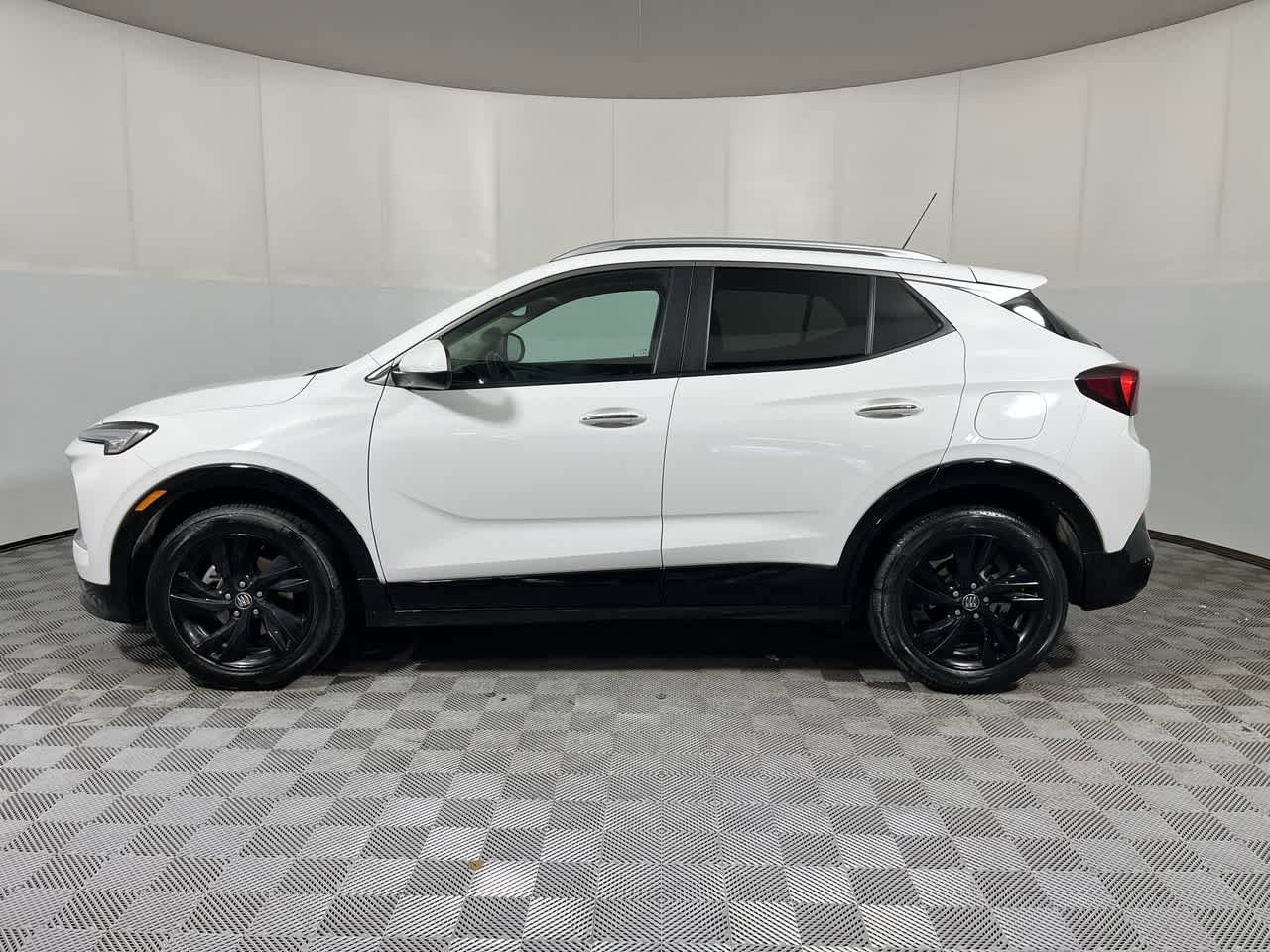 Used 2024 Buick Encore GX Sport Touring FWD image 5