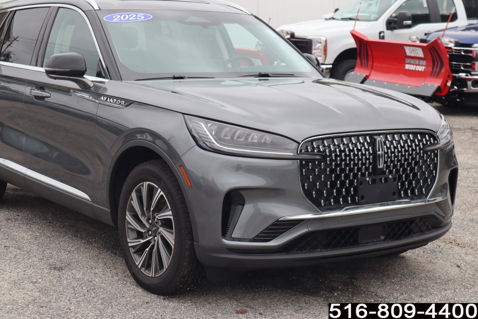 Used 2025 Lincoln Aviator AWD image 4