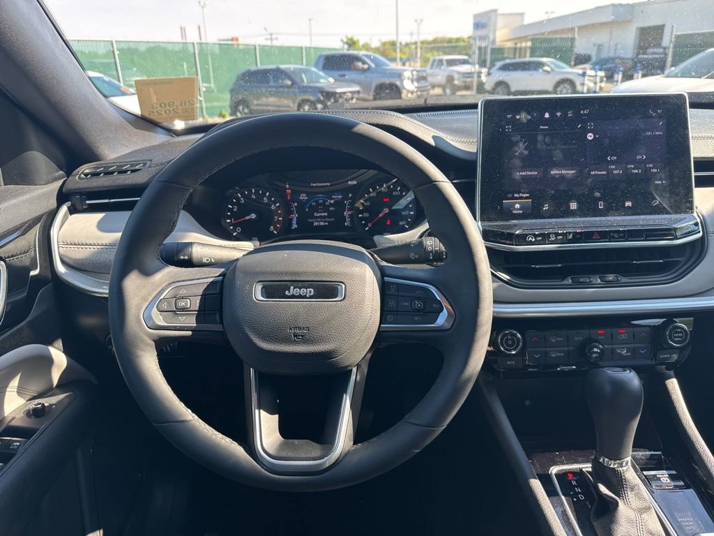 Used 2025 Jeep Compass Limited image 17
