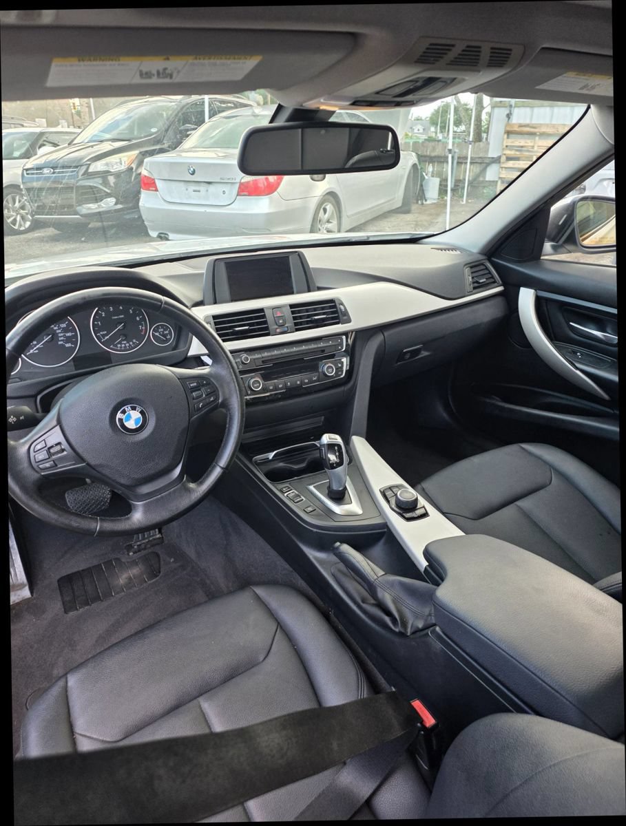 Used 2016 BMW 320i Sedan RWD image 13