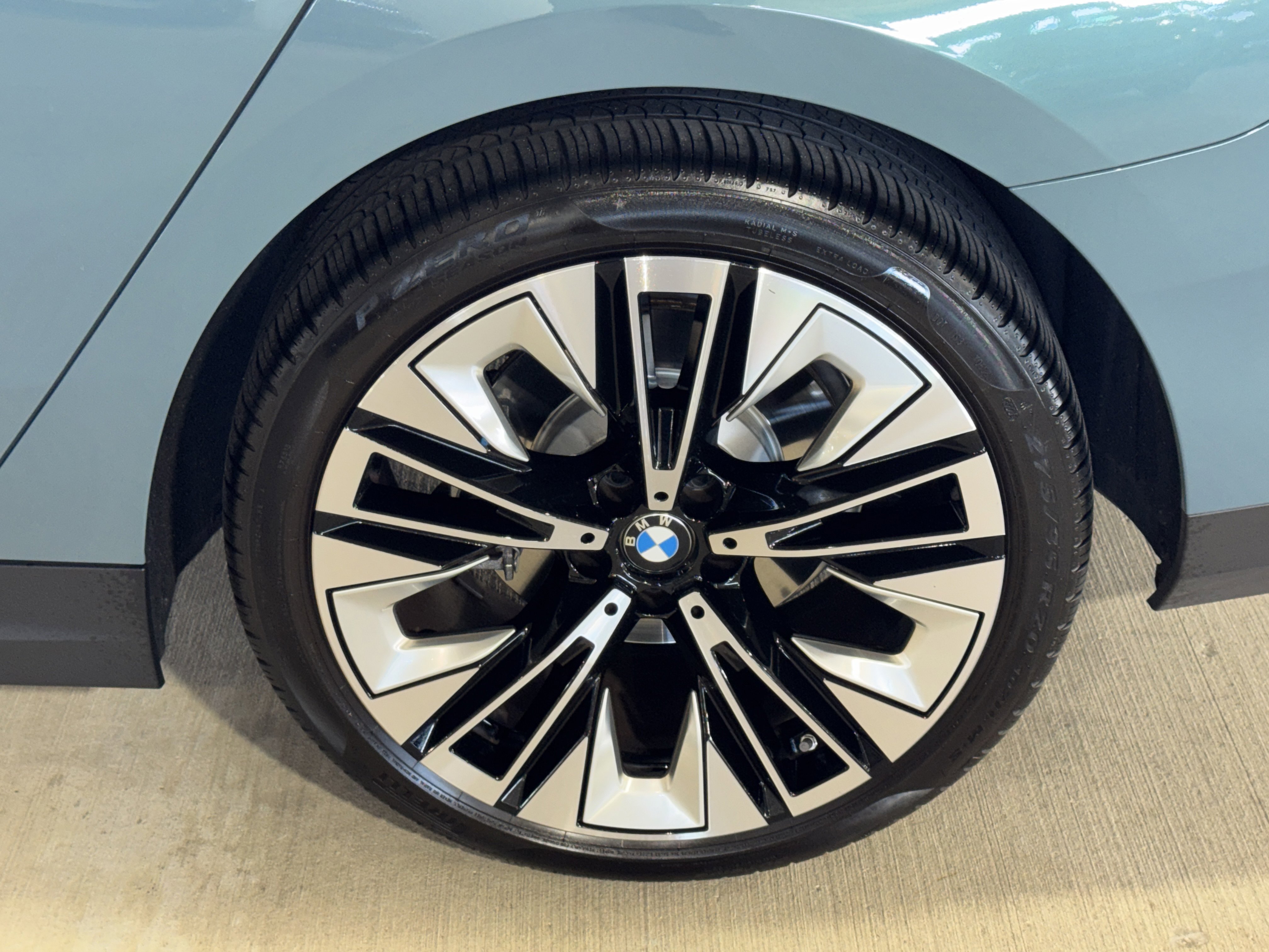 Certified 2025 BMW 530i image 36