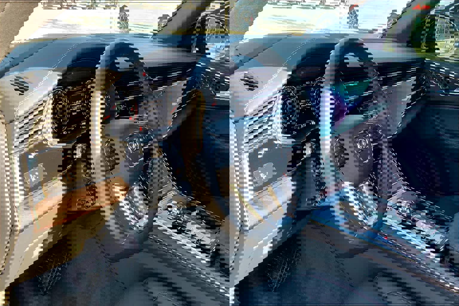 Used 2023 Audi Q8 Prestige w/ Prestige Package image 16