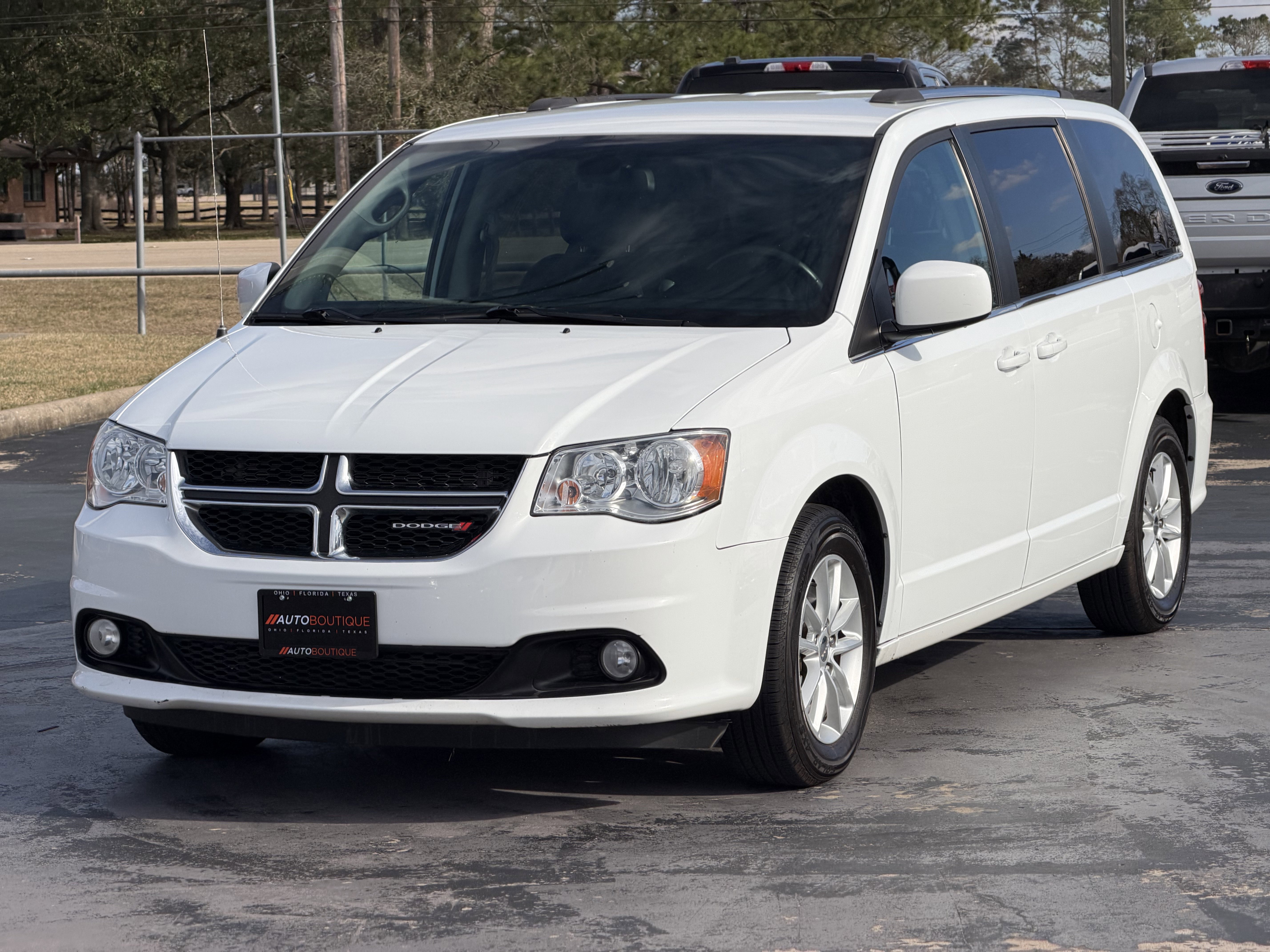 Used 2019 Dodge Grand Caravan SXT image 5