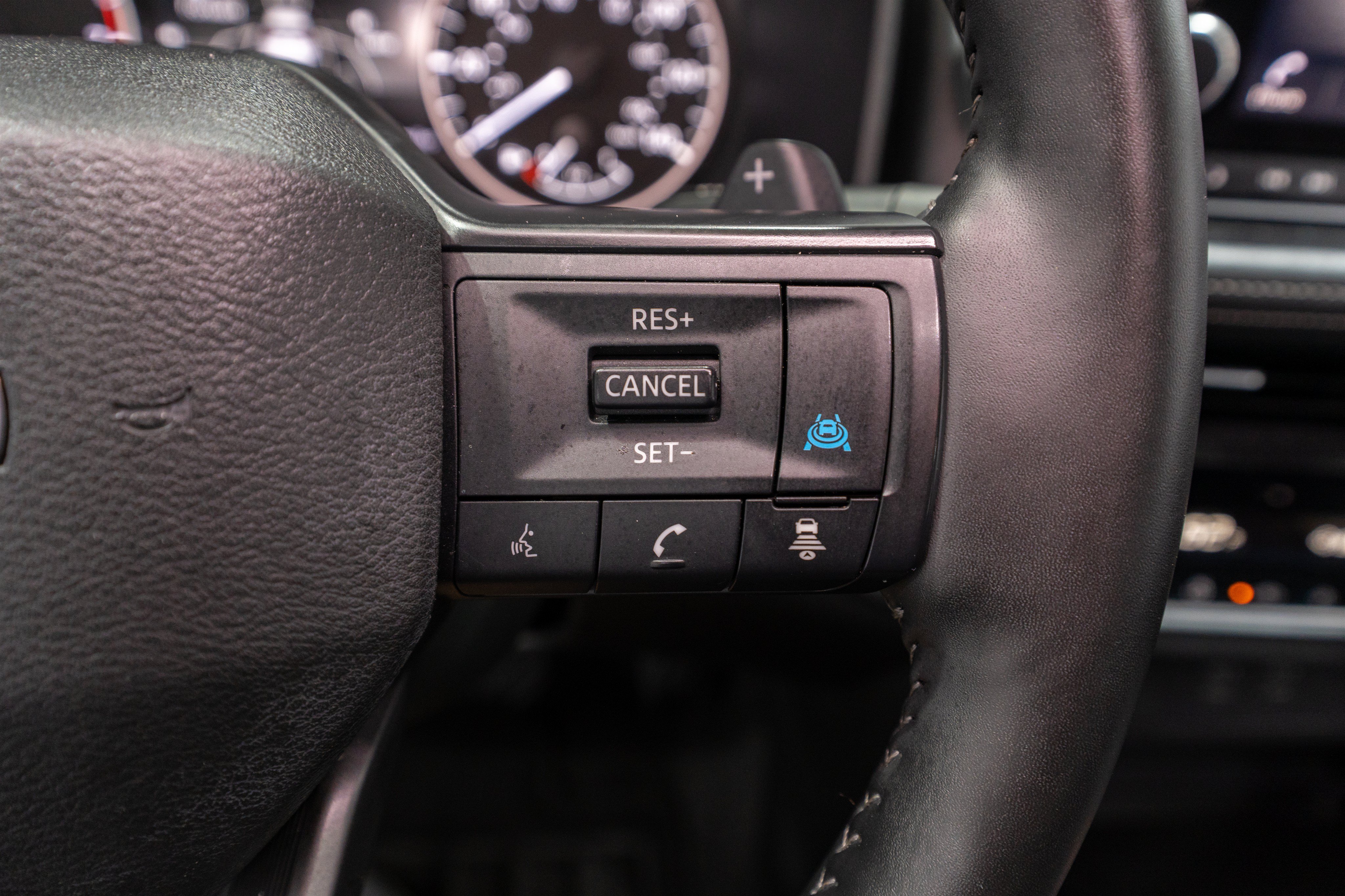 Used 2025 Nissan Rogue SV w/ SV Premium Package FWD image 25